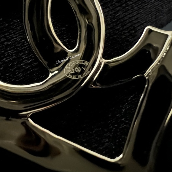 Auth BN Chanel Metal Gold Heart Large Earrings - Picture 4 of 6